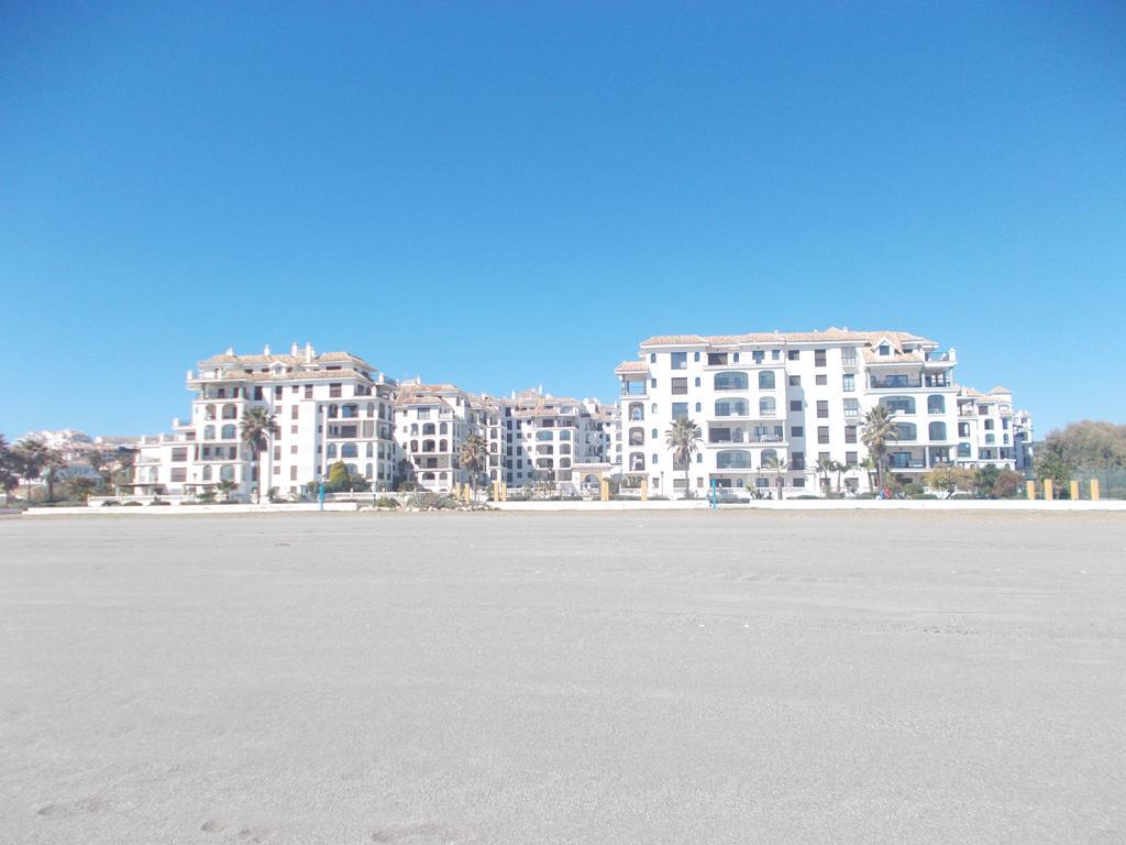 Beach Apartment Marina Duquesa มานิลบา ภายนอก รูปภาพ