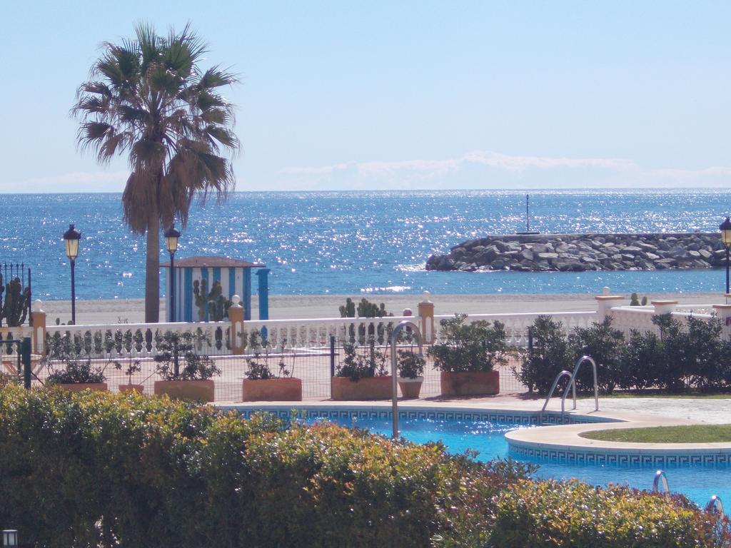 Beach Apartment Marina Duquesa มานิลบา ภายนอก รูปภาพ