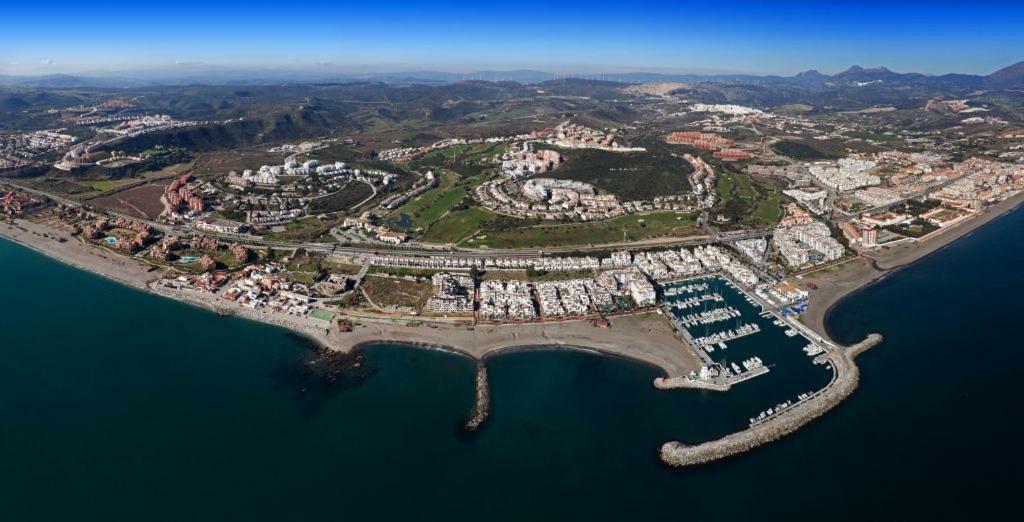 Beach Apartment Marina Duquesa มานิลบา ภายนอก รูปภาพ